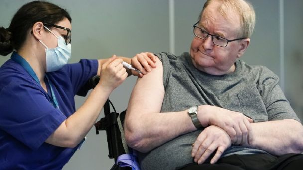 23 ANCIANOS FALLECIDOS DESPUES DE APLICARSE LA VACUNA CONTRA EL CORONAVIRUS