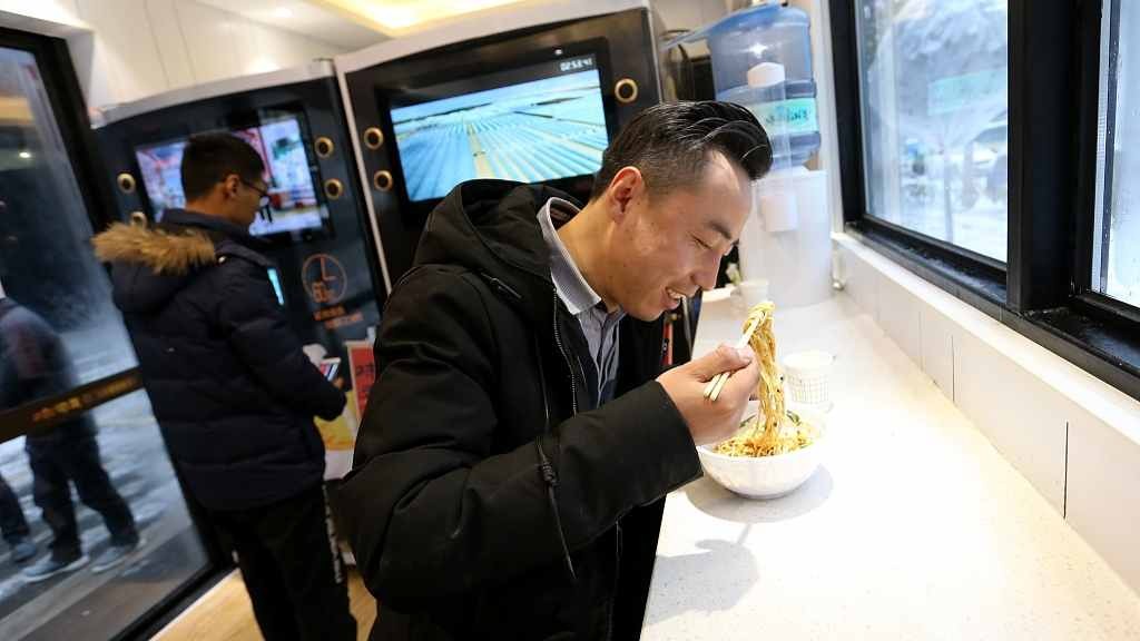 Restaurantes inteligentes en China: Consigue un plato de fideos frescos en ocho segundos