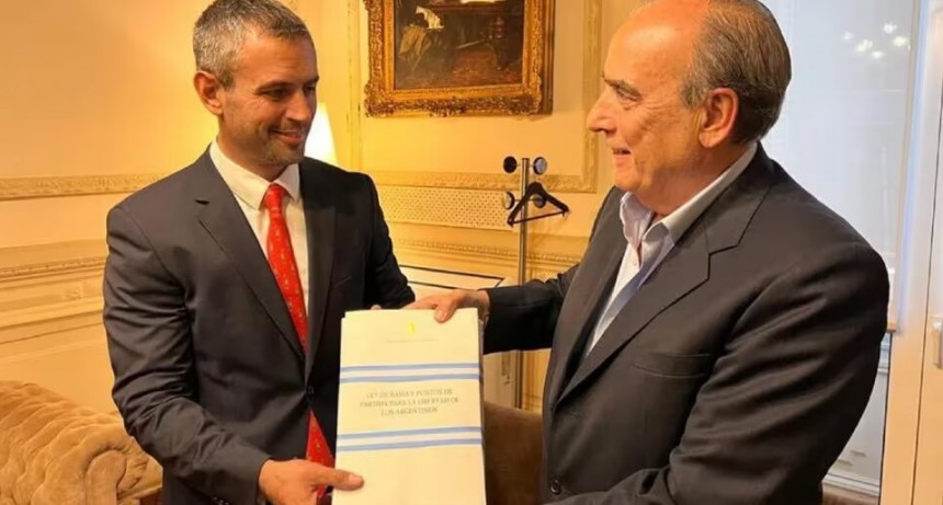 Reuniones dentro y fuera del Congreso por la Ley Ómnibus en momentos de sensibilidad en el Gobierno