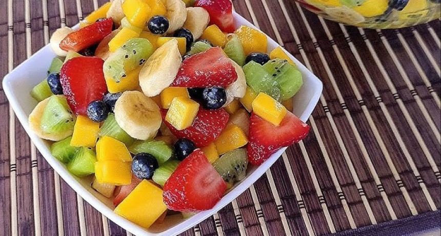 Para afrontar el calor y beneficiar el cuerpo: cuáles son las ensaladas de frutas más nutritivas