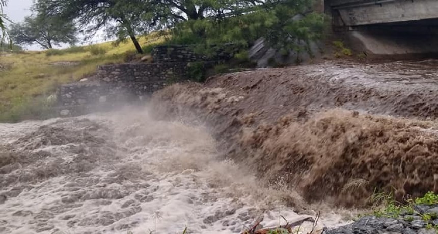 LA LLUVIA HACE ESTRAGOS: CRECIDAS DE RÍOS Y EVACUADOS