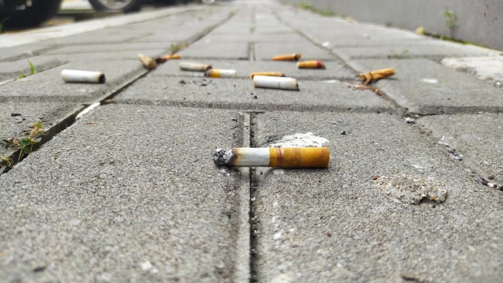 Eslovaquia: reciclaron colillas y desechos de cigarrillos electrónicos para asfaltar una ruta