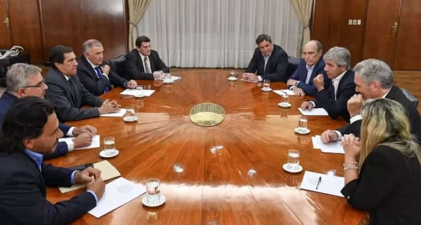 Raúl Jalil se reunió con Guillermo Francos y Luis Caputo en Casa Rosada