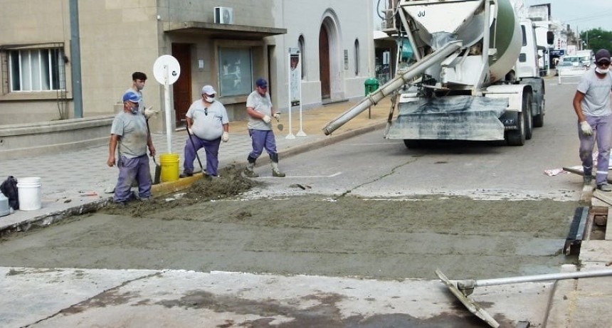 Trabajos en el microcentro: corte de tránsito por construcción de badenes