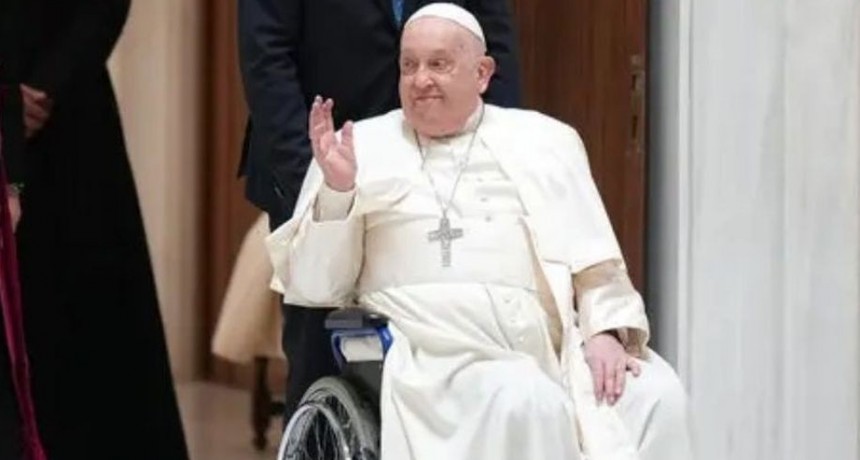 El papa Francisco sufre una insuficiencia renal y continúa en estado 
