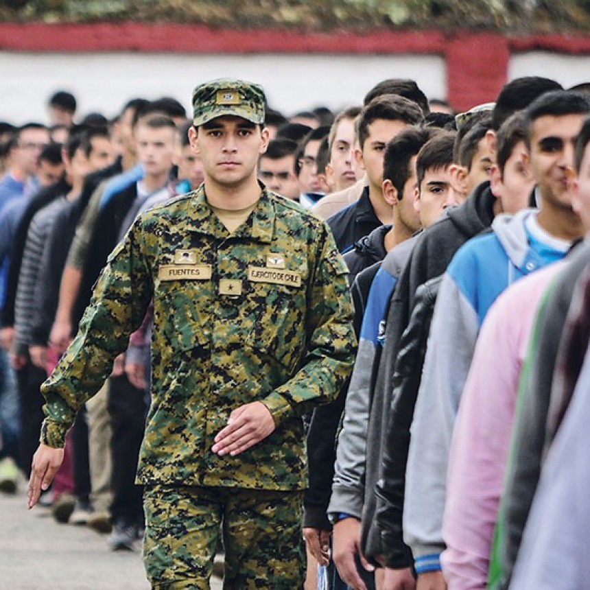 EL GOBERNADOR JALIL APOYA LA VUELTA DEL SERVICIO MILITAR