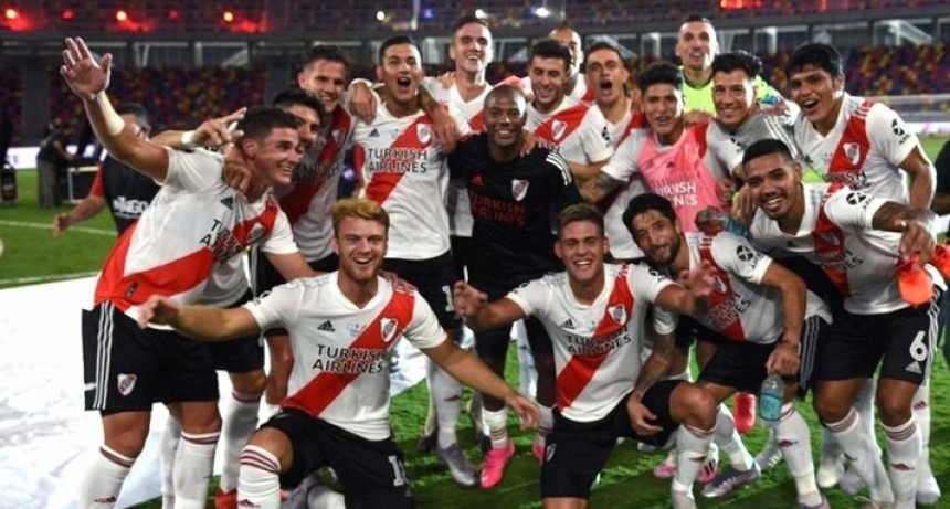 GALLARDO Y SU TITULO 12 COMO DT DE RIVER