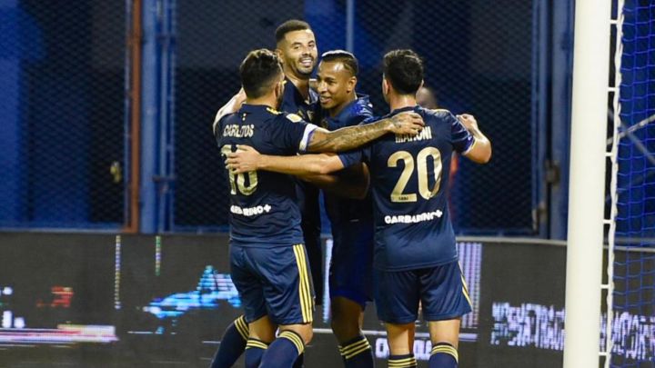 BOCA VAPULEÓ A VELEZ POR 7 A 1