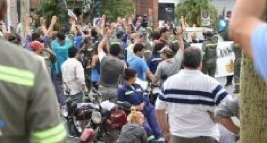 POR RECLAMOS CORTAN RUTA NACIONAL