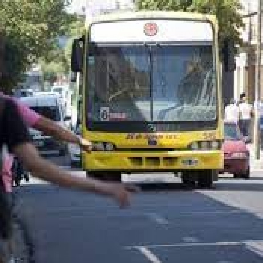 AMENAZAN CON UN PARO DE TRANSPORTE