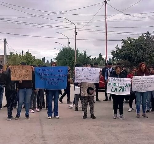 Santa María: Padres y alumnos toman la escuela N°78