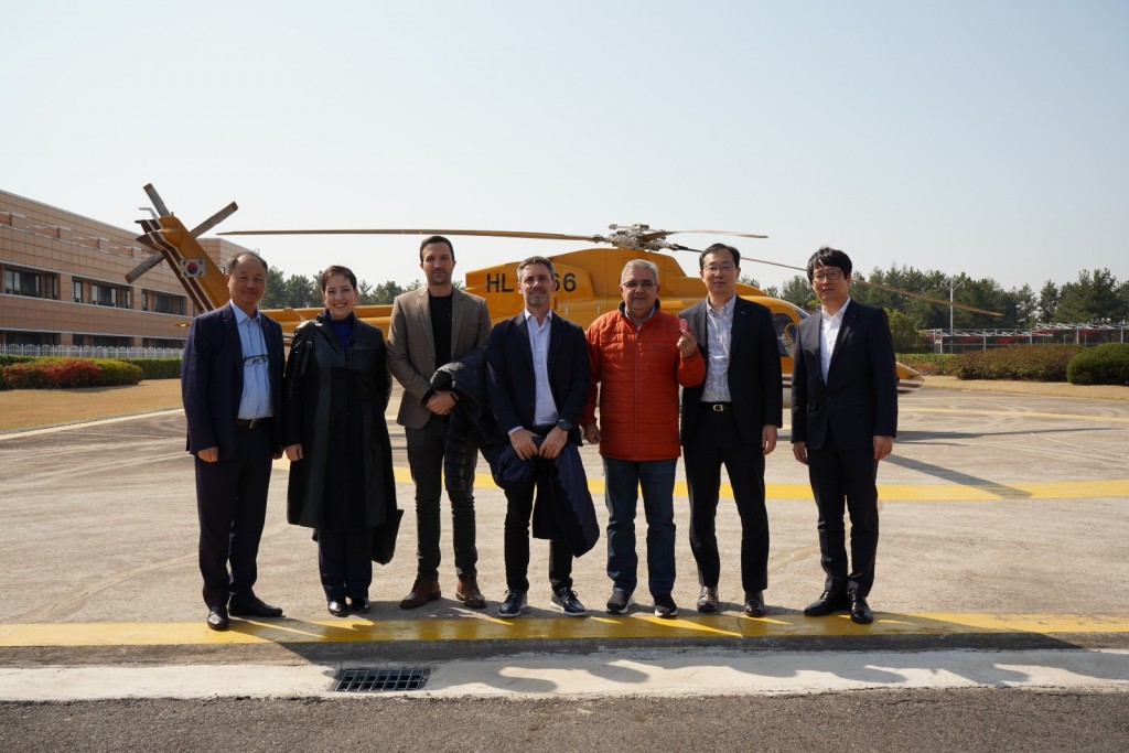 El gobernador visitó la planta de POSCO y se reunió con representantes de la estatal KOMIR 