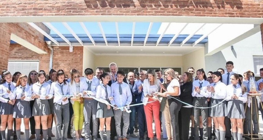 Con presencia del ministro Perczyk, se inauguraron dos establecimientos escolares 