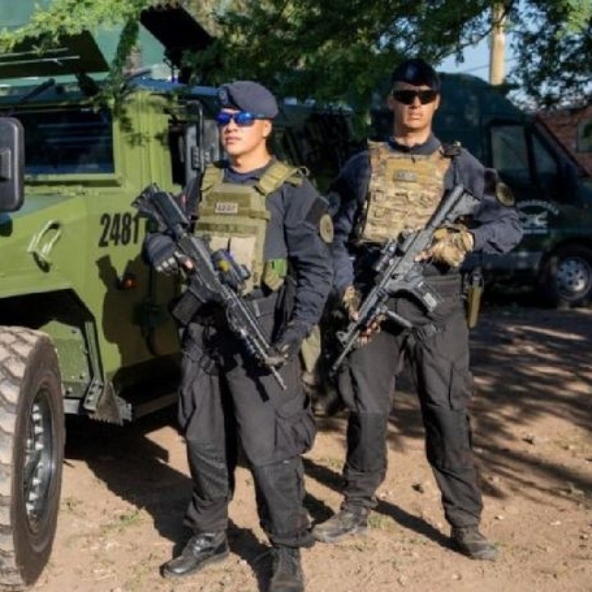 Empezó el despliegue de gendarmes y federales en Rosario: detenciones y aplausos