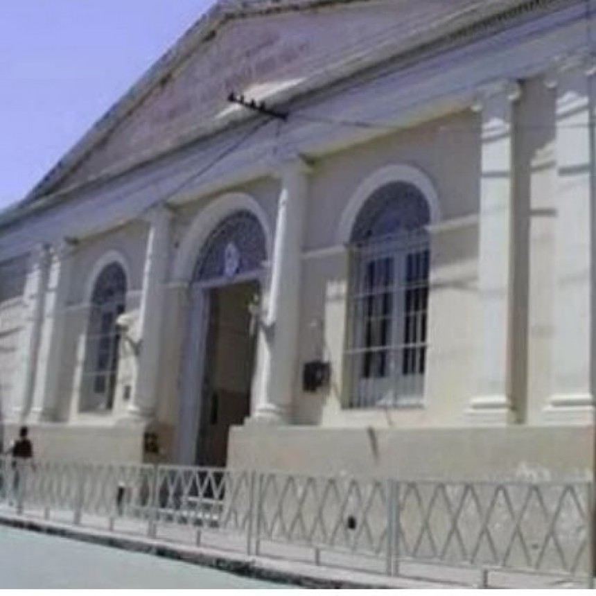 Alumnos de la ENCJA reclaman mejoras edilicias 