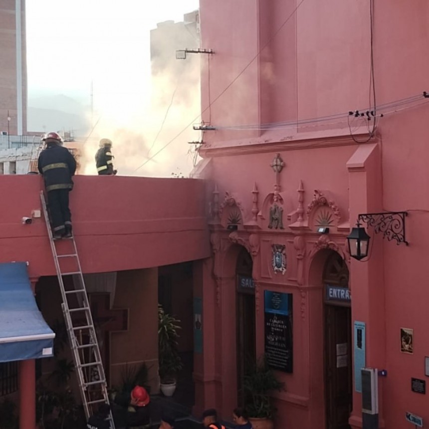 Después de un principio de incendio en la catedral, se restablecen las actividades religiosas