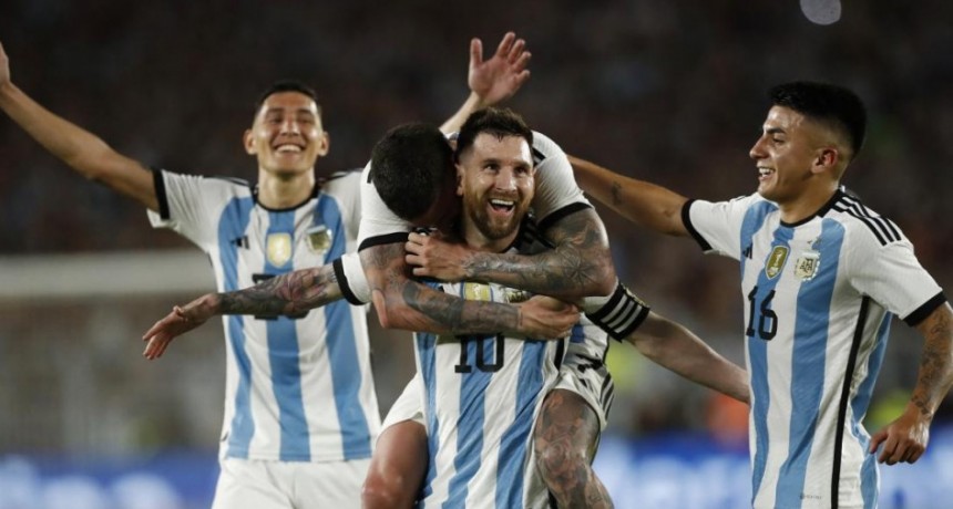 El retorno del rey: Lionel Messi jugó su primer partido en el país como campeón del mundo y fue ovacionado