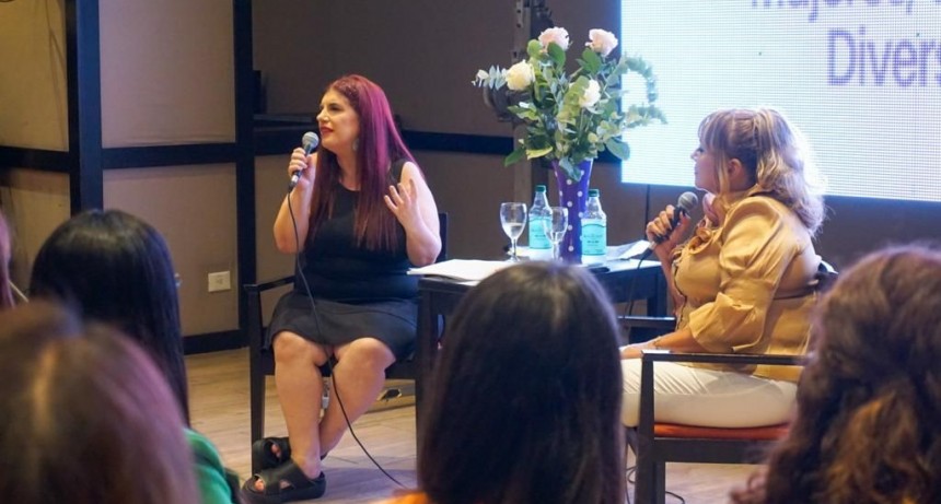 Luciana Peker en Catamarca brilló con su presentación sobre la violencia digital