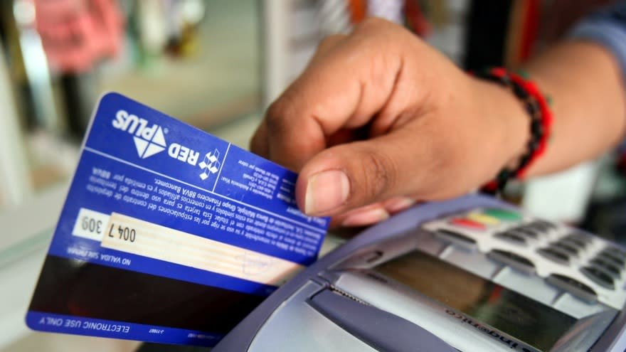 Atención usuarios: cambia la forma de pagar con tarjeta de crédito y débito y ya no hará falta presentar el DNI