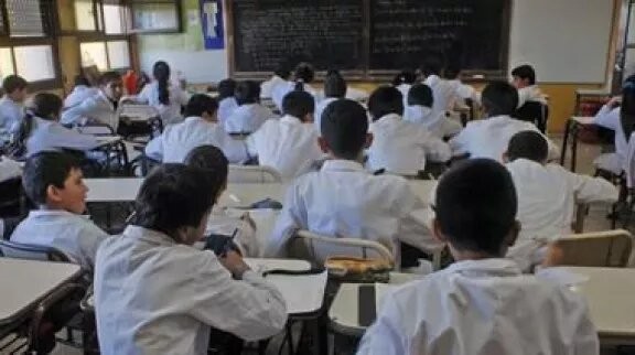 Según la UCA, 6 de cada 10 niños y adolescentes escolarizados son pobres en Argentina