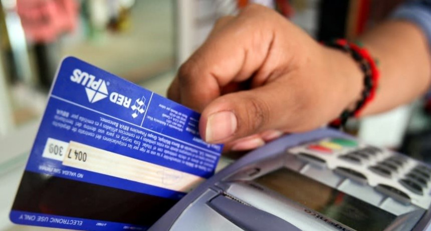 Atención usuarios: cambia la forma de pagar con tarjeta de crédito y débito y ya no hará falta presentar el DNI