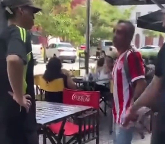 Comerciante apoya medida para restringir ingresos en bares tras incidente difundido