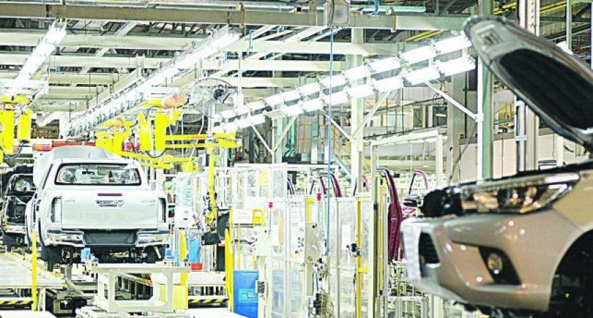 LA ACTIVIDAD INDUSTRIAL TUVO UNA CAÍDA DEL 5,2%
