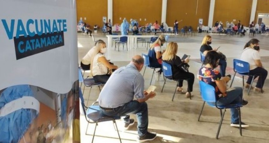 VACUNARAN A PERSONAS DEL INTERIOR EN EL PREDIO FERIAL