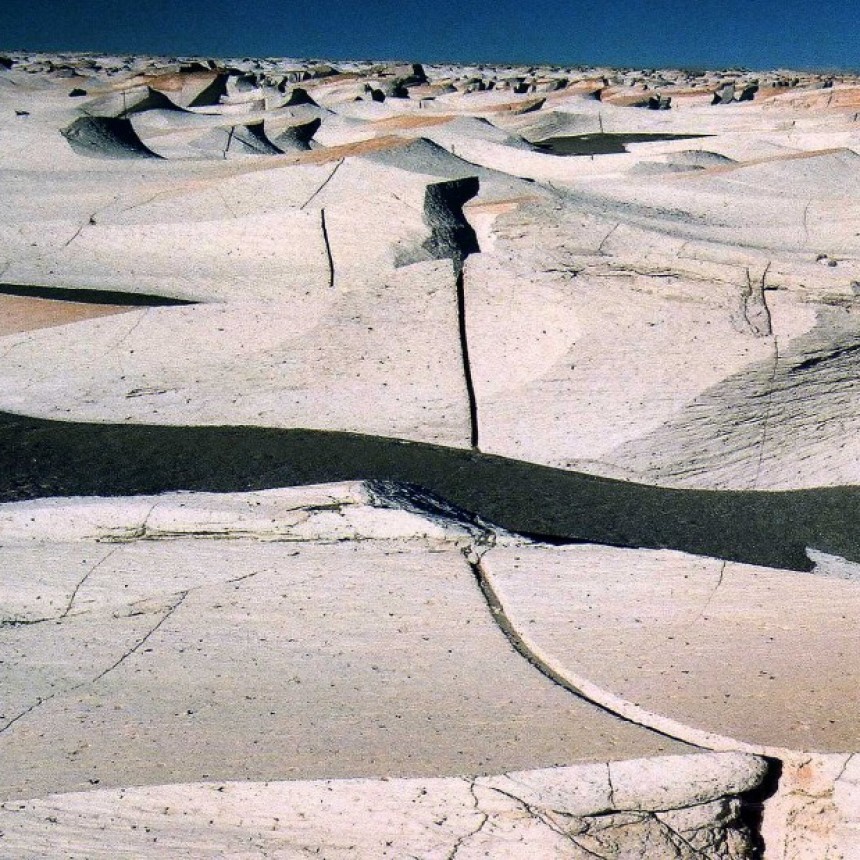 TURISTAS DAÑARON EL CAMPO DE PIEDRA POMEZ