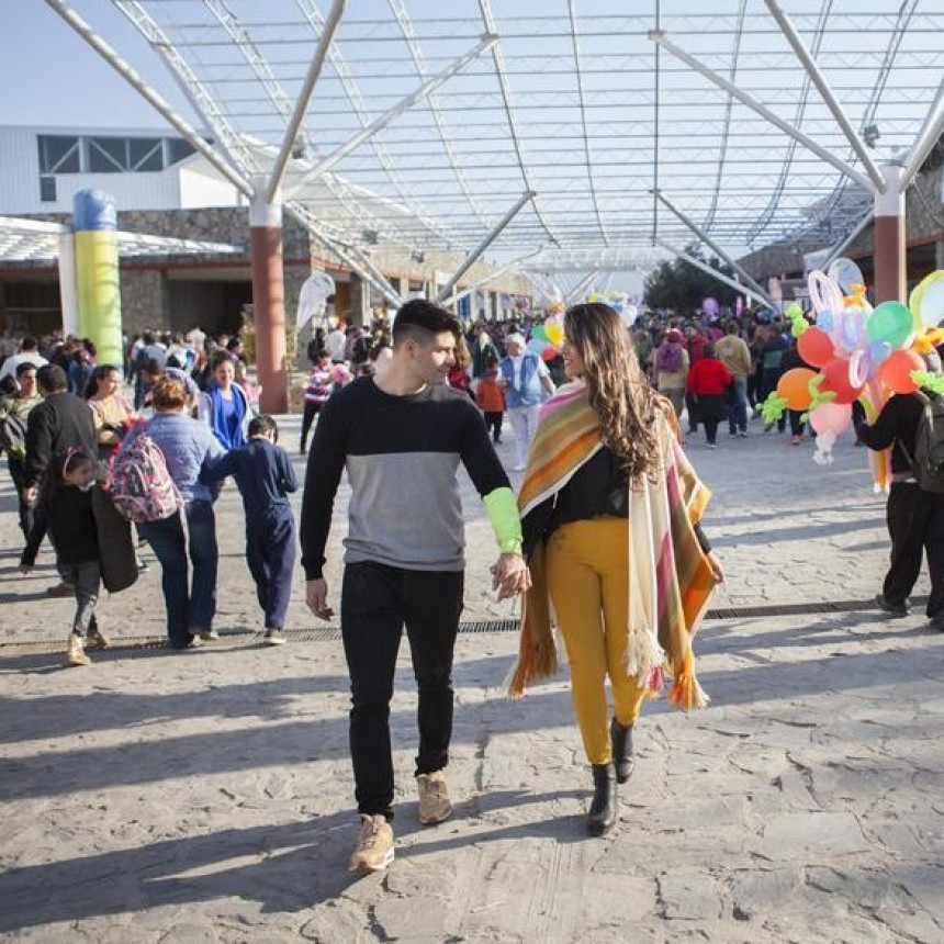 EL PATIO DE LAS PROVINCIAS, NUEVA PROPUESTA EN LA FIESTA DEL PONCHO