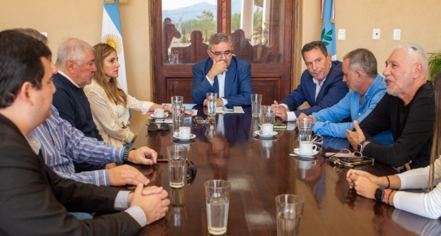 El Gobernador se reunió con la Cámara de la Construcción para garantizar fondos de obras 