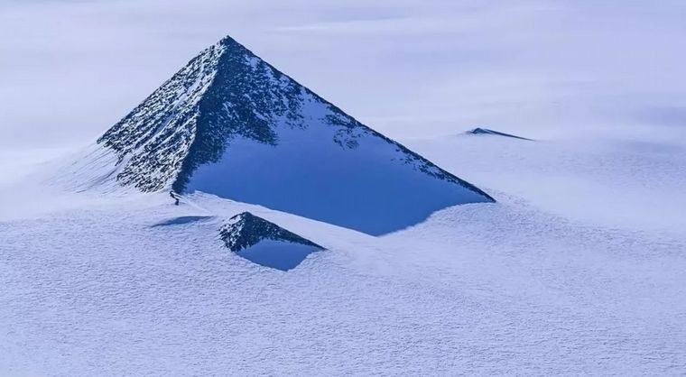 Hallaron pirámides en la Antártida similares a las de Egipto