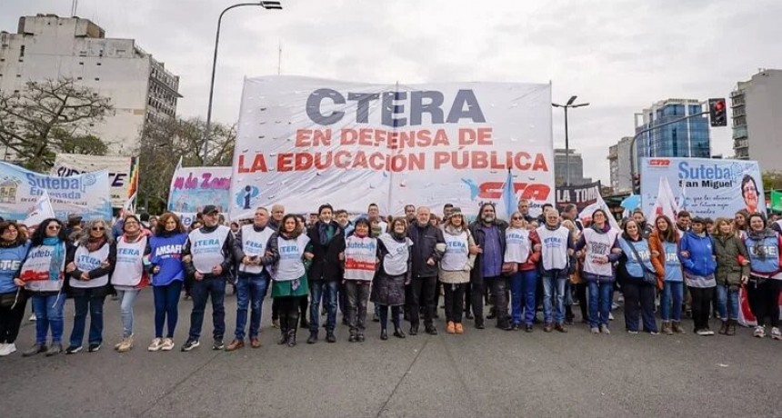 Milei eliminó el FONID a través de un DNU y CTERA salió a cruzarlo: 