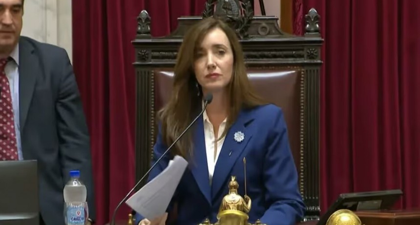 Sin debate y a mano alzada, los senadores se subieron el sueldo