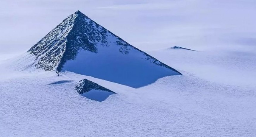 Hallaron pirámides en la Antártida similares a las de Egipto