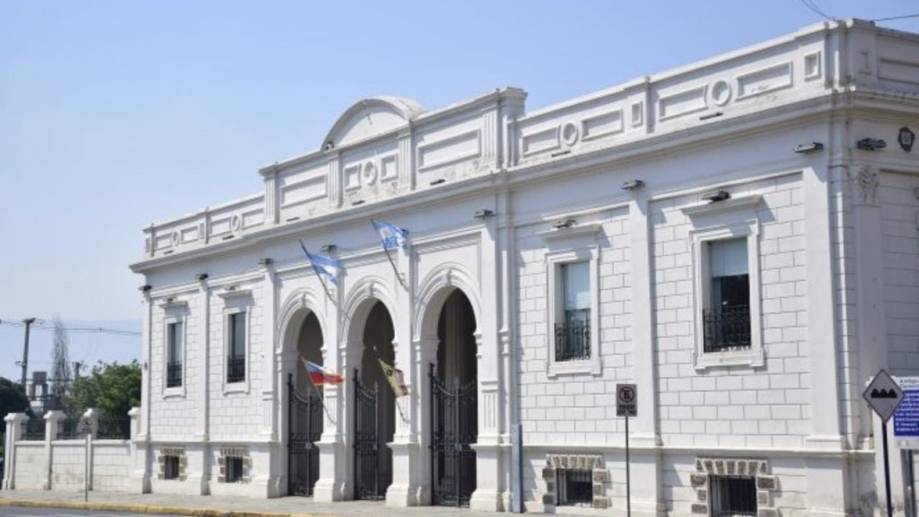 La Capital anunci&oacute; suba del 15% para becados y contratados