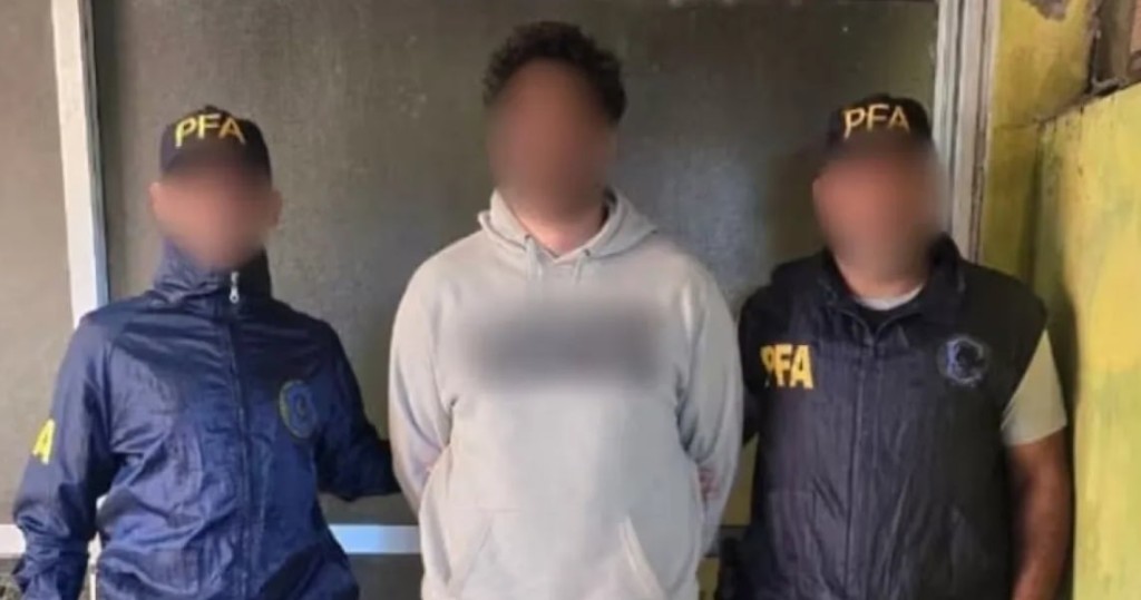 Investigan en Rosario a un hombre que filmaba y viralizaba videos sexuales de j&oacute;venes enga&ntilde;adas