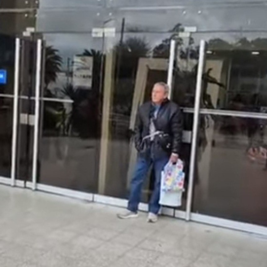 Un padre se encaden&oacute; en OSEP y reclam&oacute; el tratamiento para su hijo con autismo: &ldquo;No soporto m&aacute;s la mentira&rdquo;