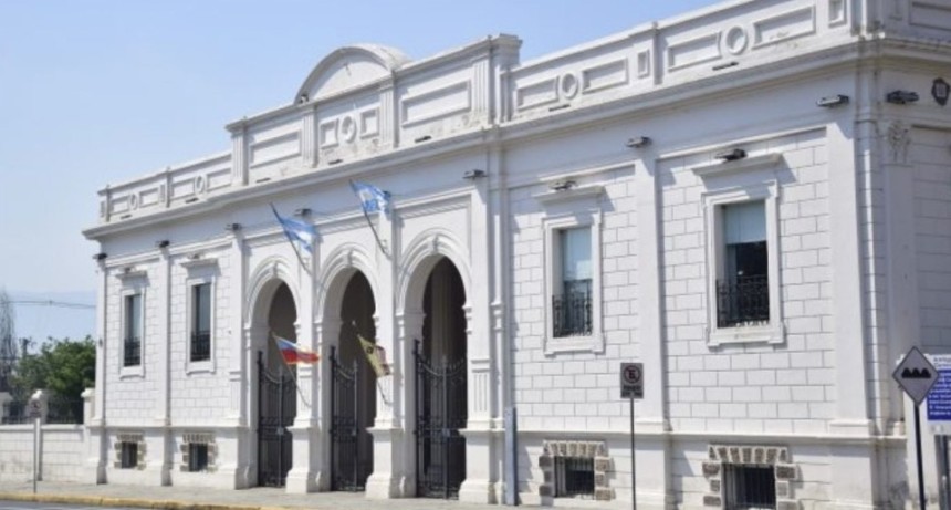 La Capital anunci&oacute; suba del 15% para becados y contratados