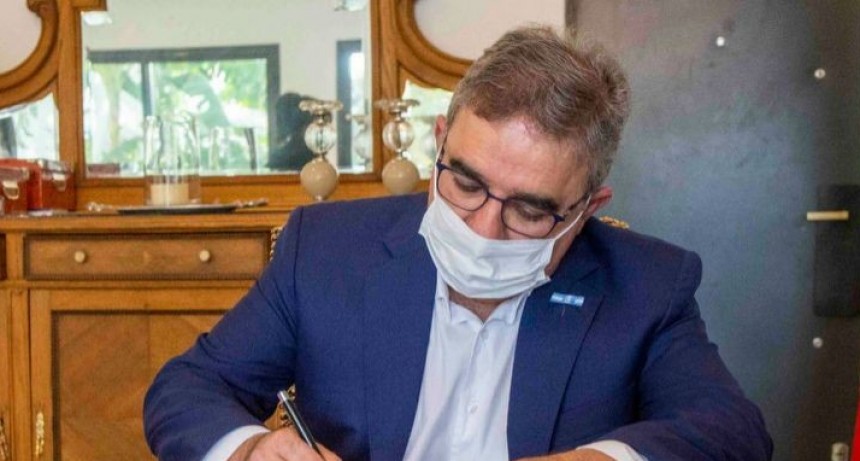 RAUL JALIL DECRETO TRES DIAS DE DUELO POR LA MUERTE DE MARITA COLOMBO