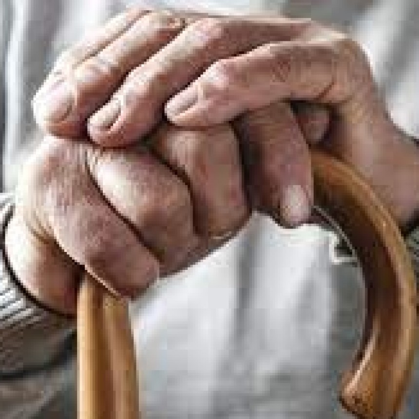 JOVEN INTENTO AGREDIR A SU ABUELO