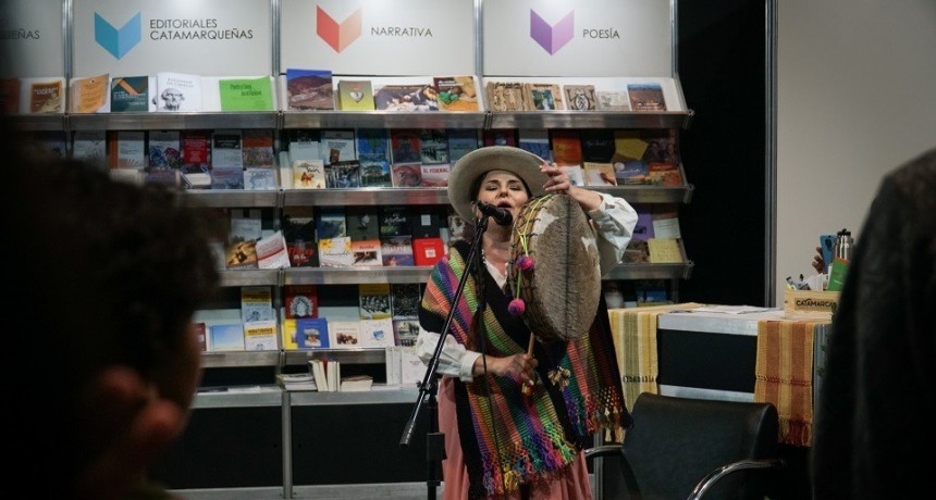 Coplas, danza y color en el stand de Catamarca en la Feria del Libro de Buenos Aires