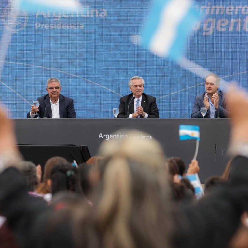 Raúl Jalil y el presidente Alberto Fernández entregaron nuevas viviendas en Los Altos 