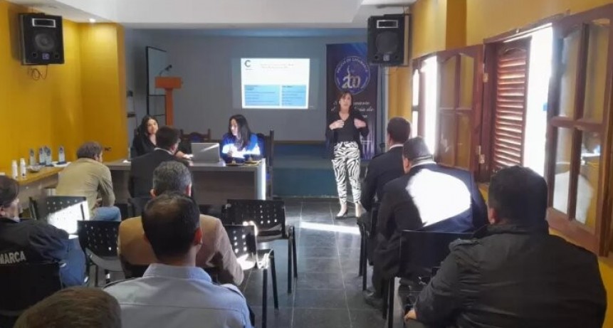 Profesionales de Cultura capacitaron sobre preservación del patrimonio a policías de la provincia