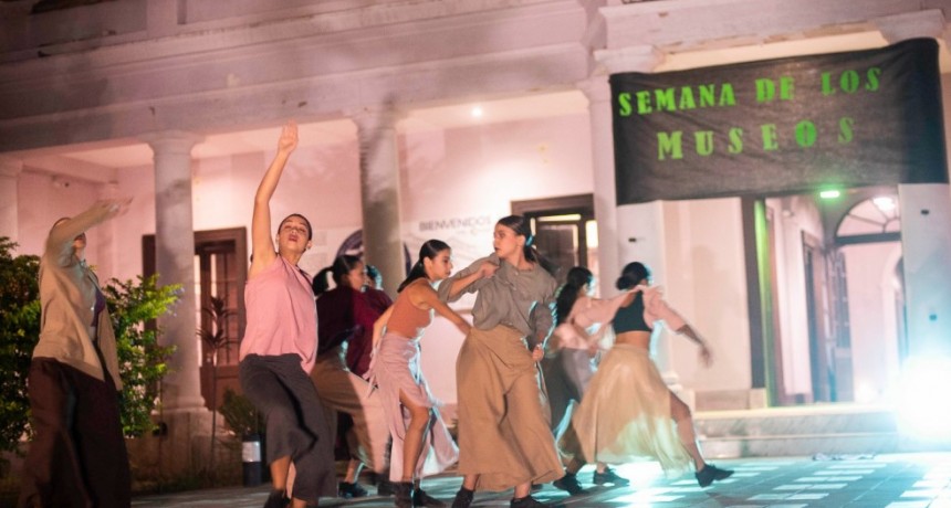 El taller de danza jazz de EVEA se presentó en el Museo Histórico
