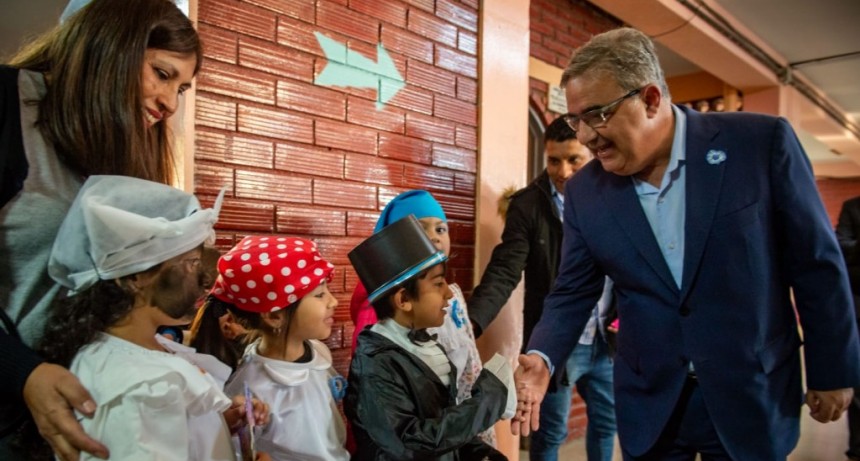 El Gobernador recorrió los trabajos de refacción en la Escuela “Sarmiento-Moreno” 