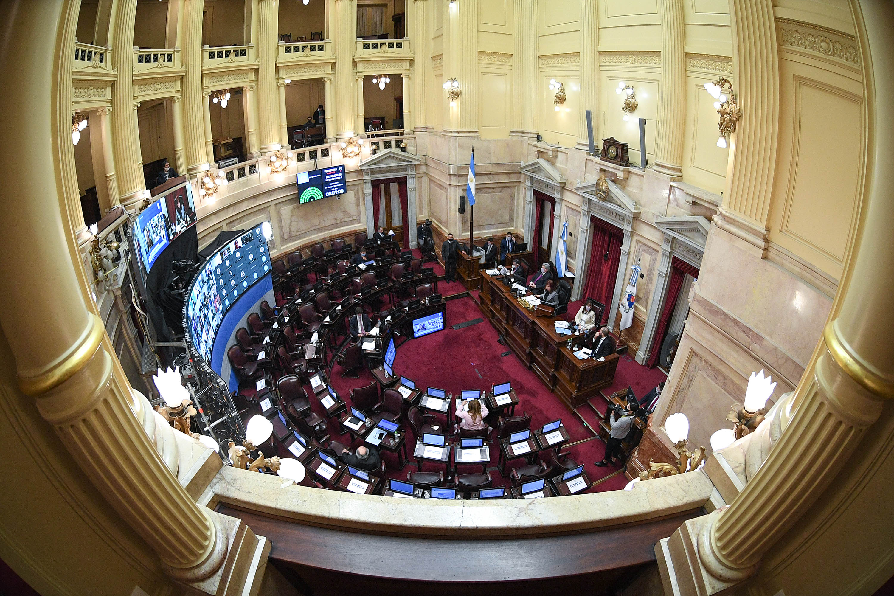 Sin mayoría, el oficialismo busca que el Senado dé luz verde a la Ley Bases y el paquete fiscal
