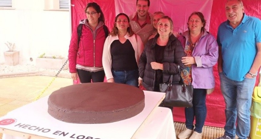 Presentaron un alfajor de 67 kilos