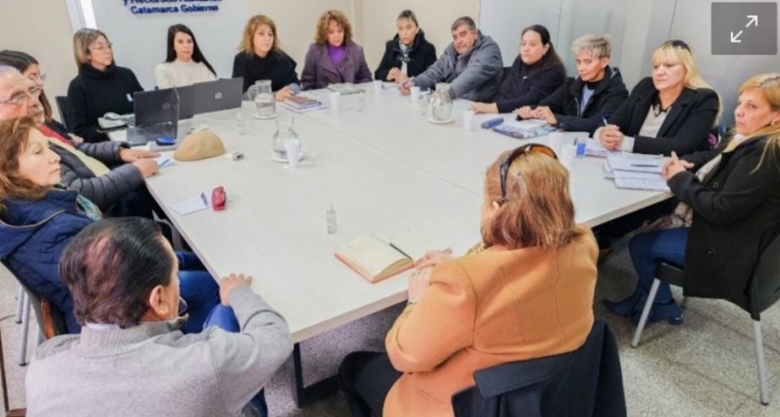25%, bonificaciones de $30.000 y cláusula gatillo para docentes