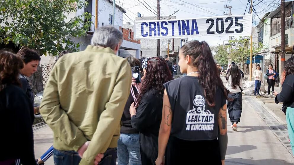 El peronismo se prepara para las elecciones en Buenos Aires con una estrategia renovada. 